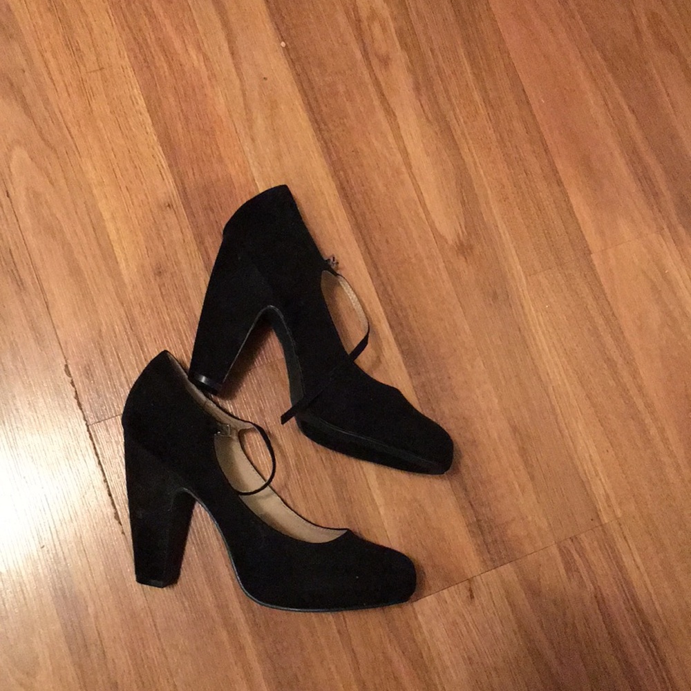 🍒American Rag suade heels